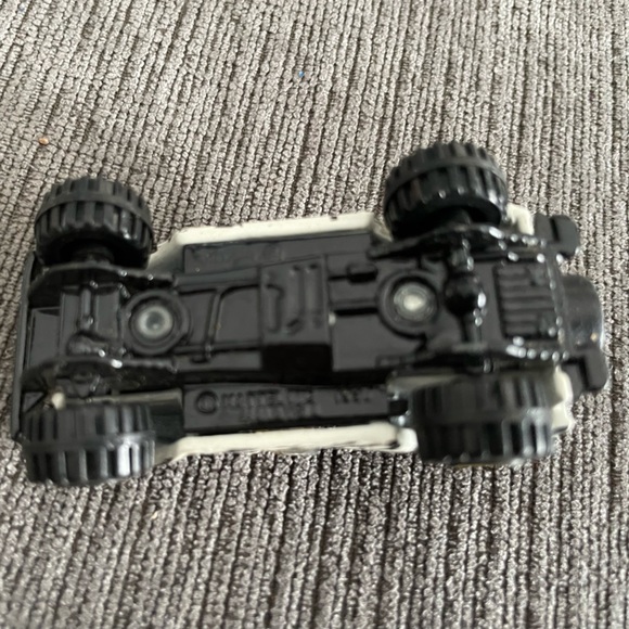 Hot Wheels Jeep 1990 Zebra Stripes 1/64 yellow rims rare - Picture 3 of 3